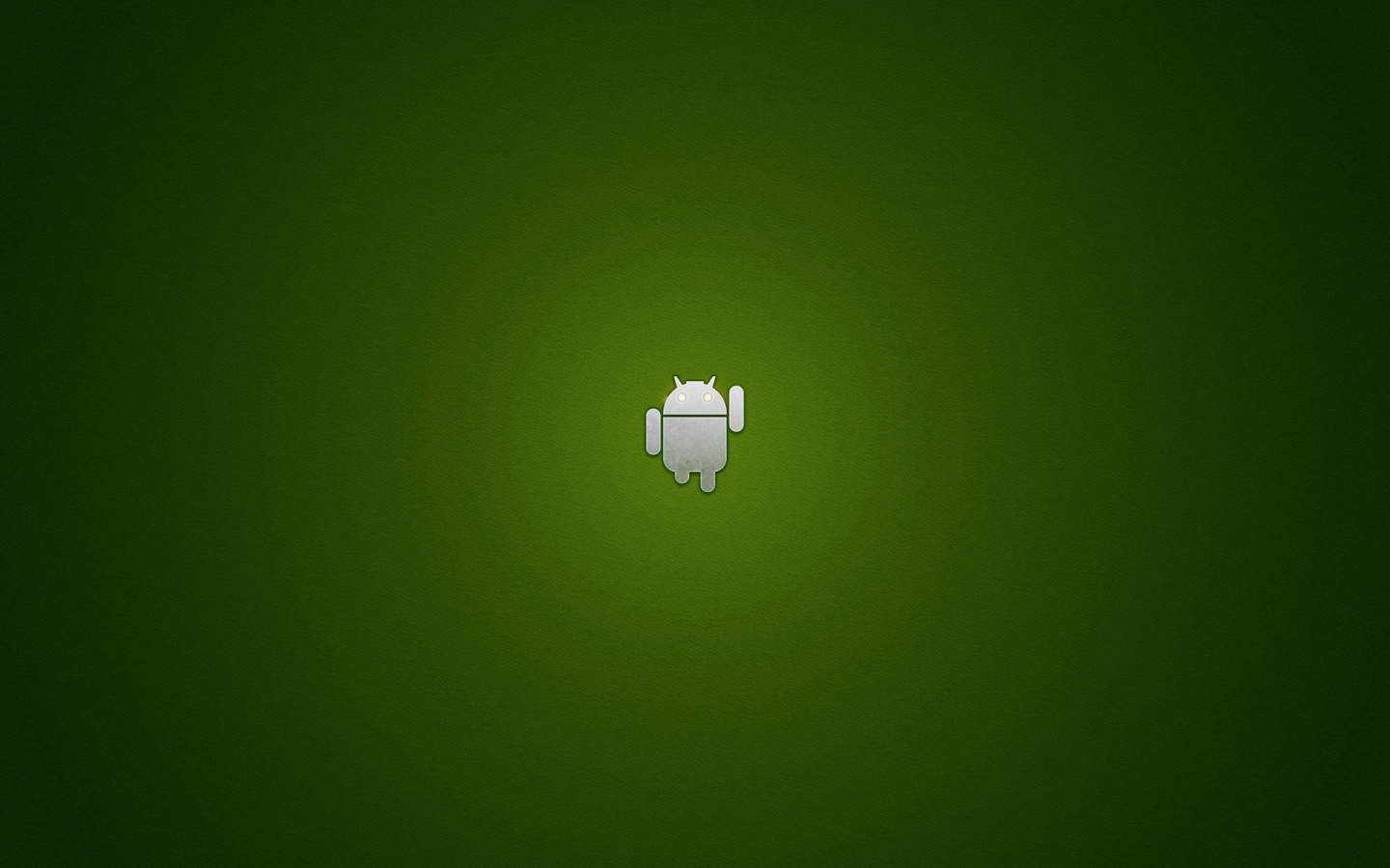 Серый андроид на зеленом фоне