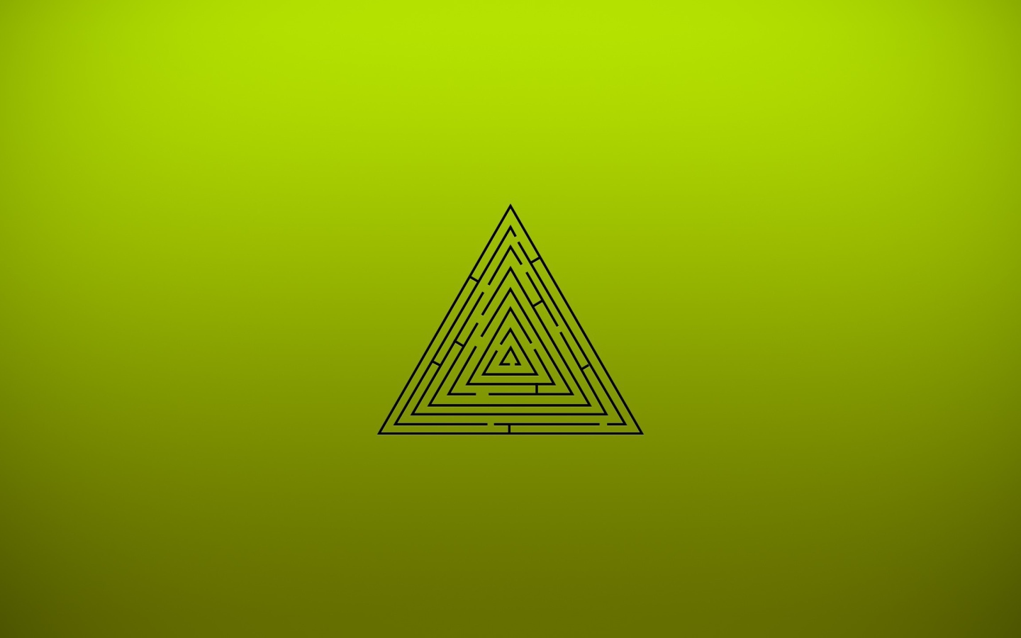 Лабиринт на зеленом фоне