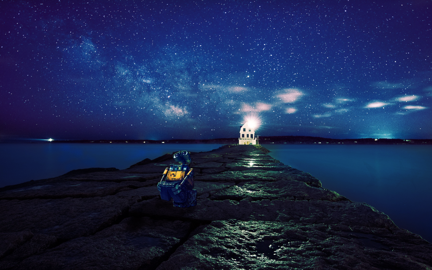 Робот WALL·E под звездным небом