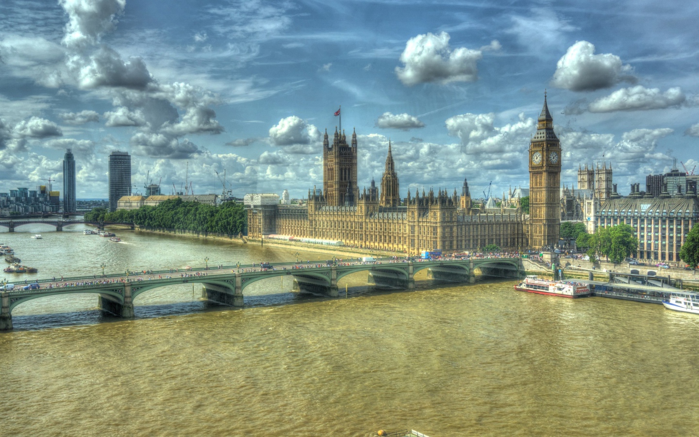 Коричневая вода в Темзе, Лондон
