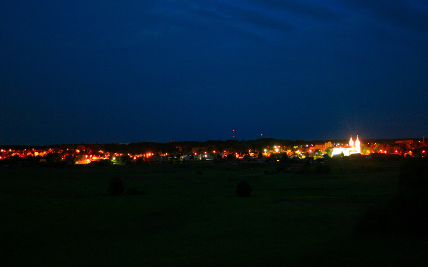 Свет города в темноте