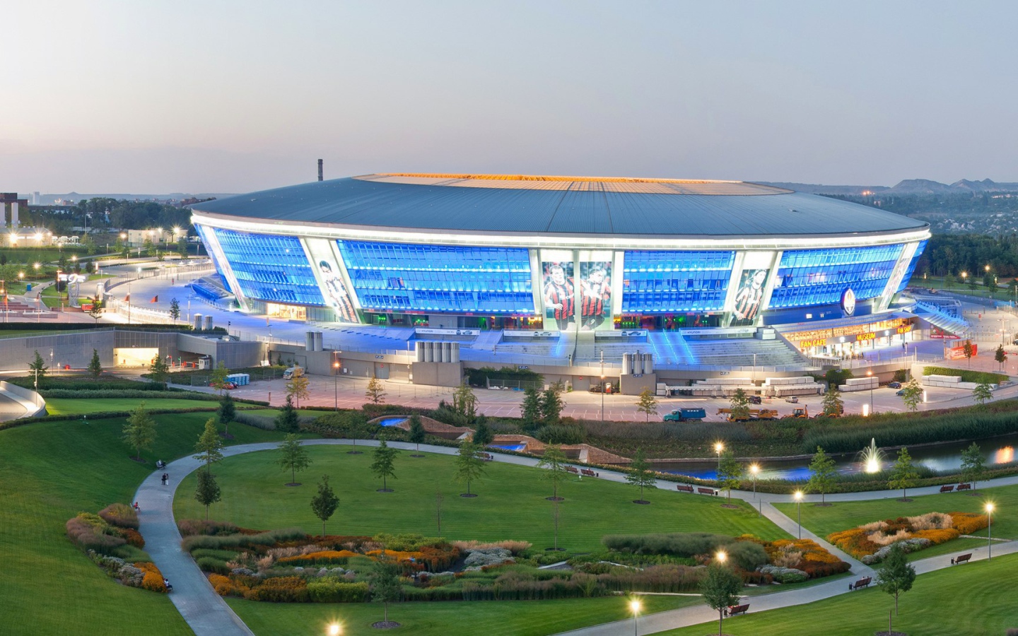 Донбасс Арена — футбольный стадион в Донецке