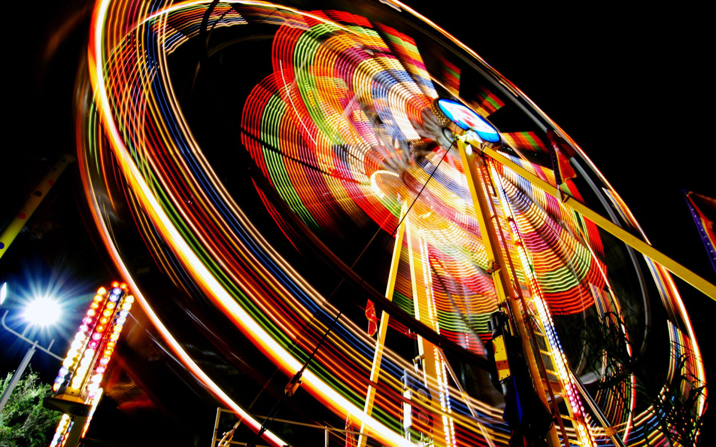 Колесо обозрения ночью