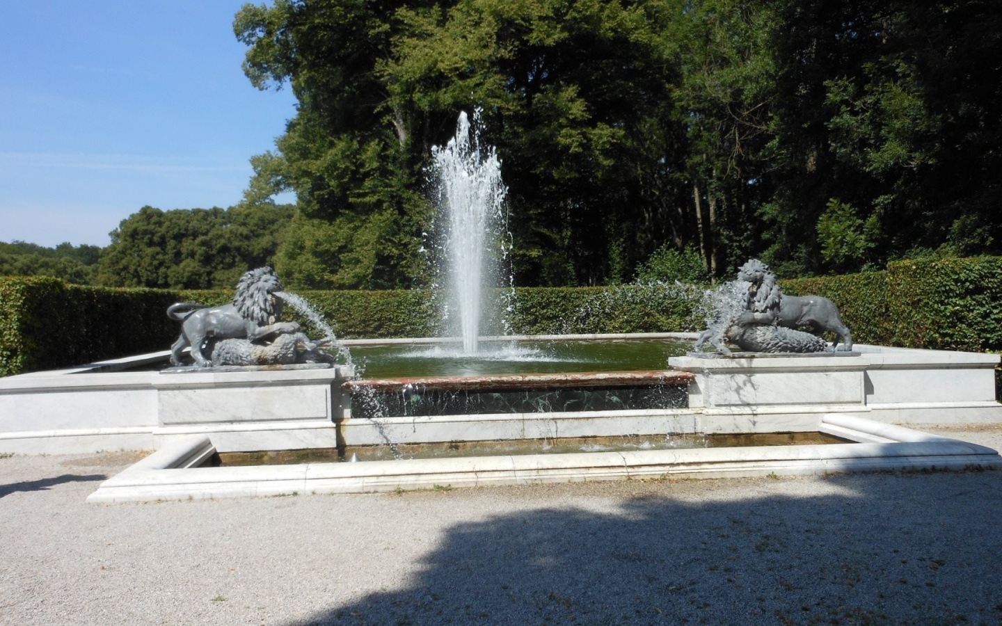 Фонтан в парке, Германия