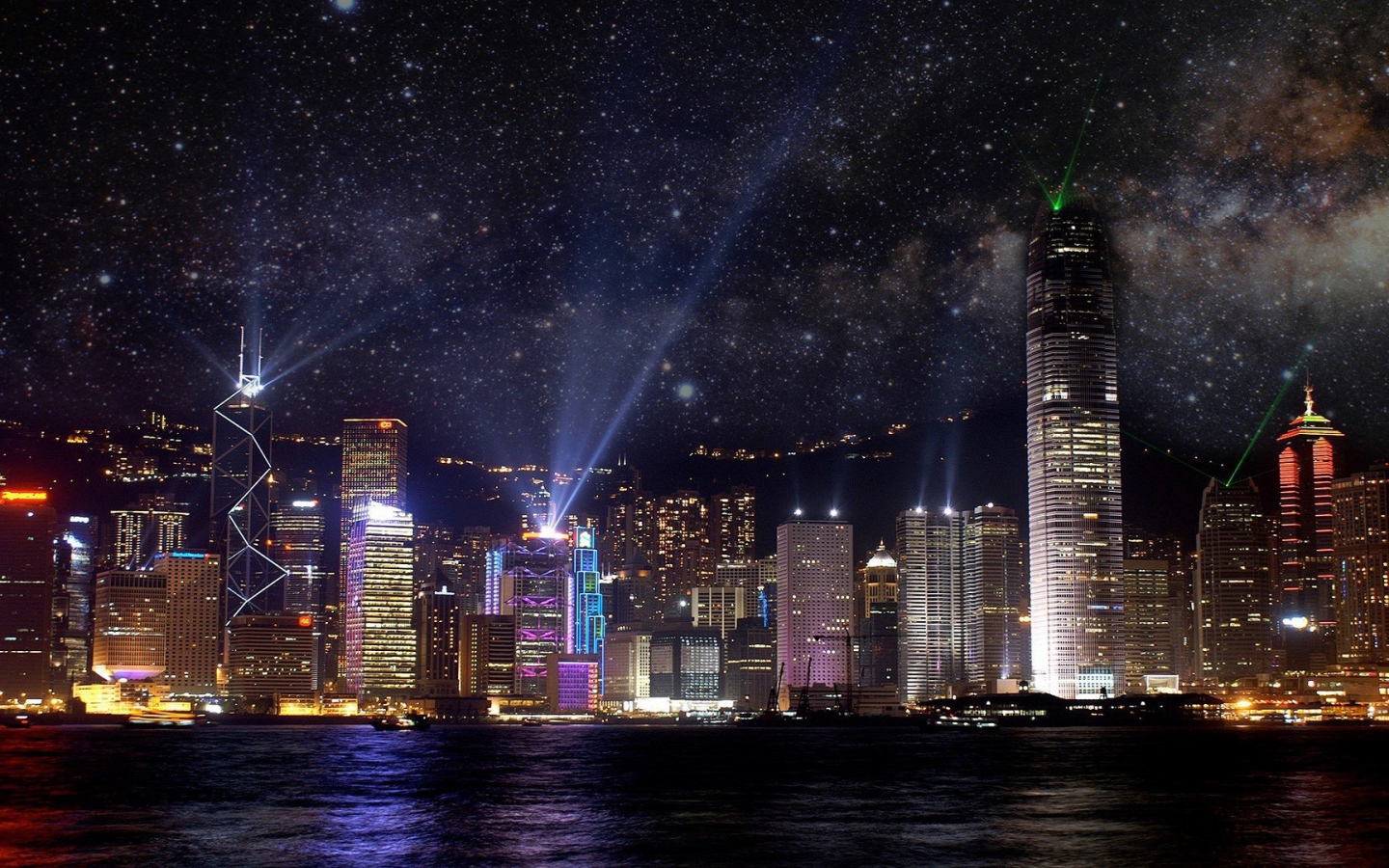 Звездное небо над большим городом