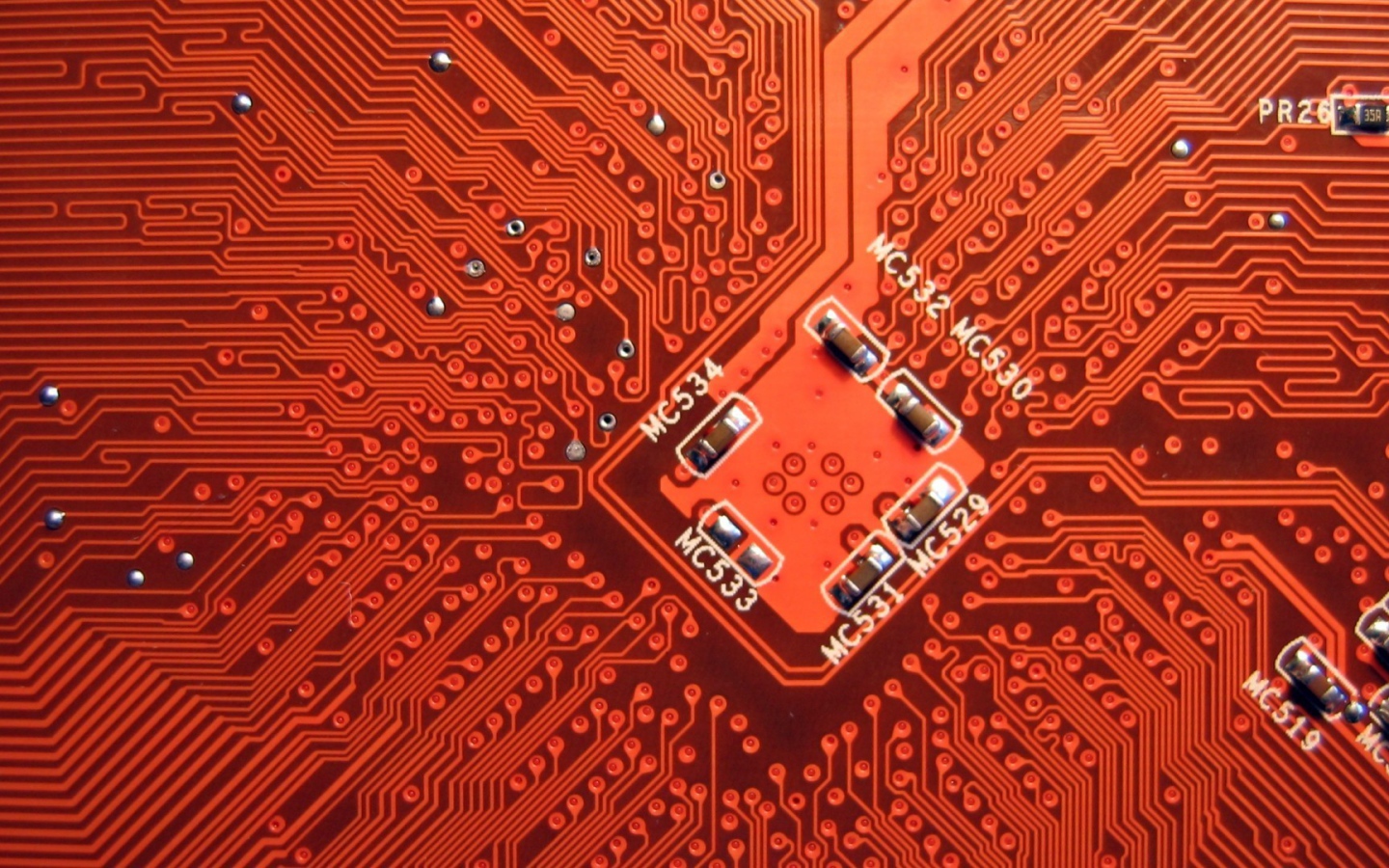 Компьютерная плата красного цвета