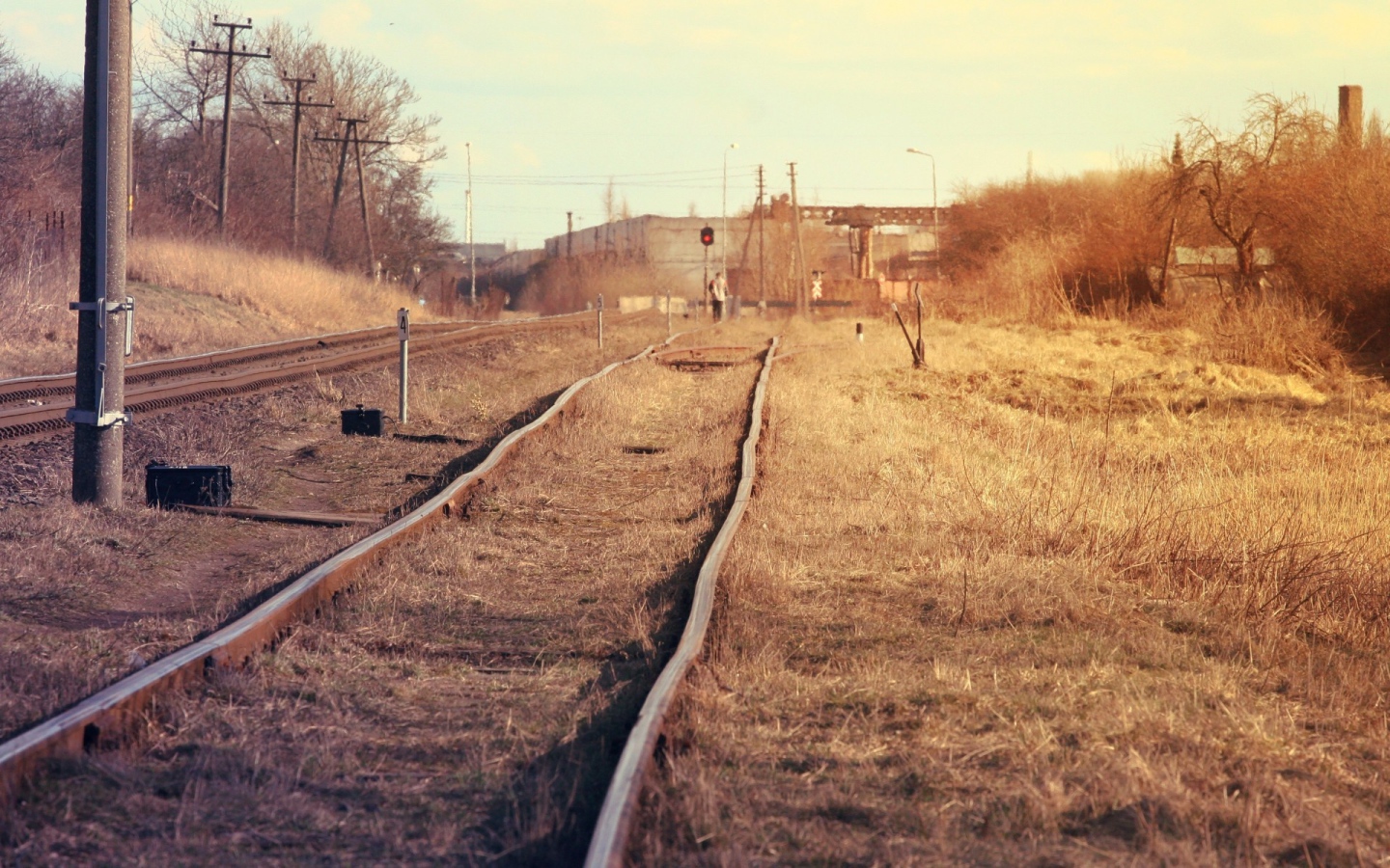 Деформированные старые рельсы