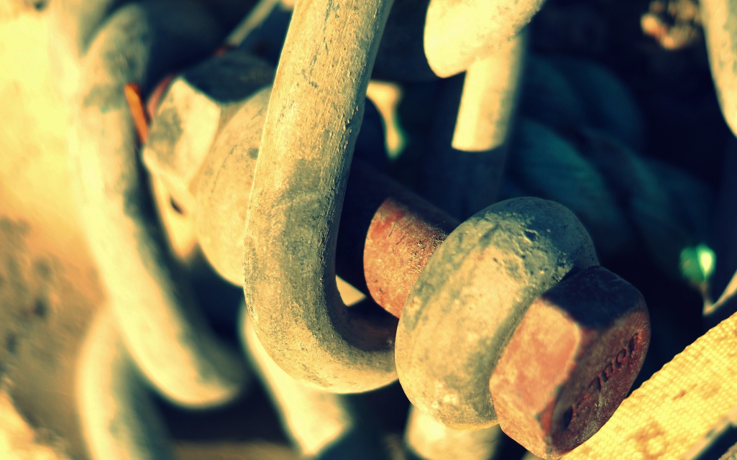 Крепление железной цепи