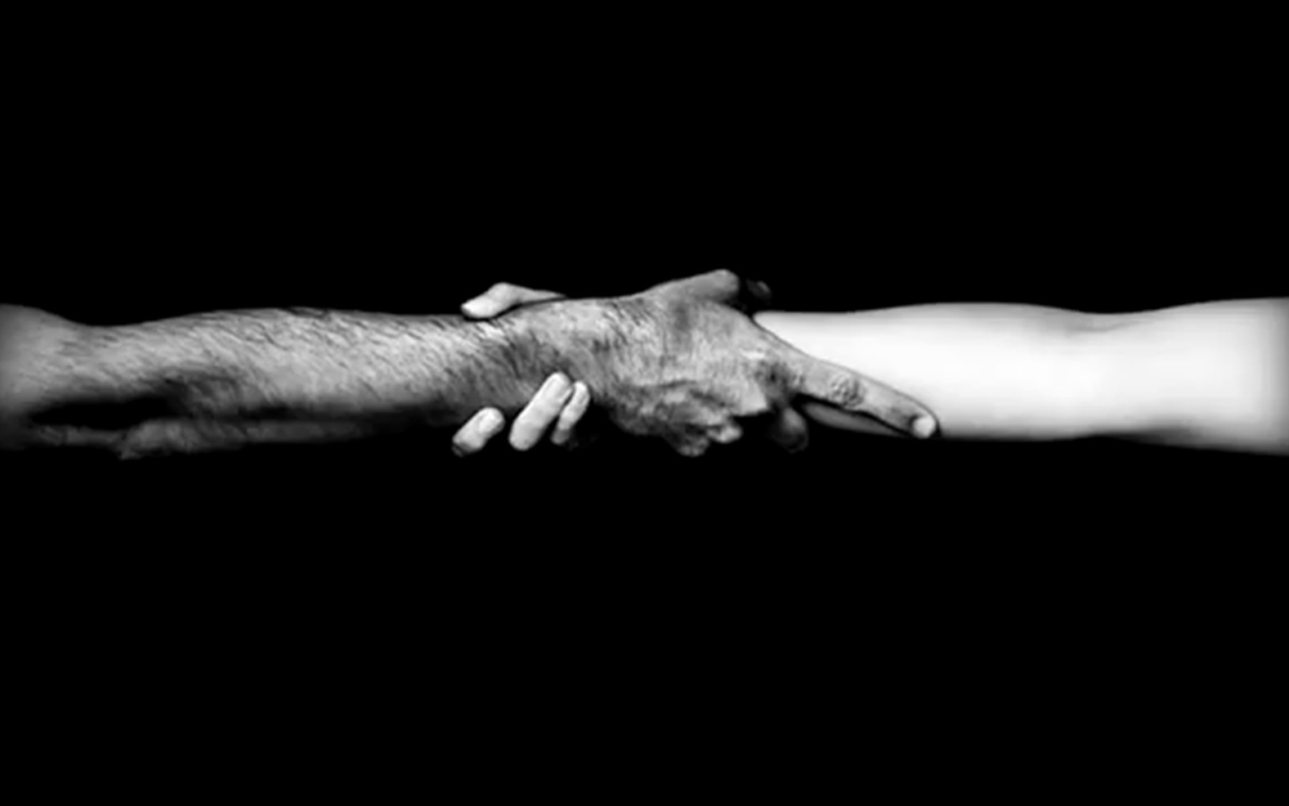 Рукопожатие мужчины и женщины