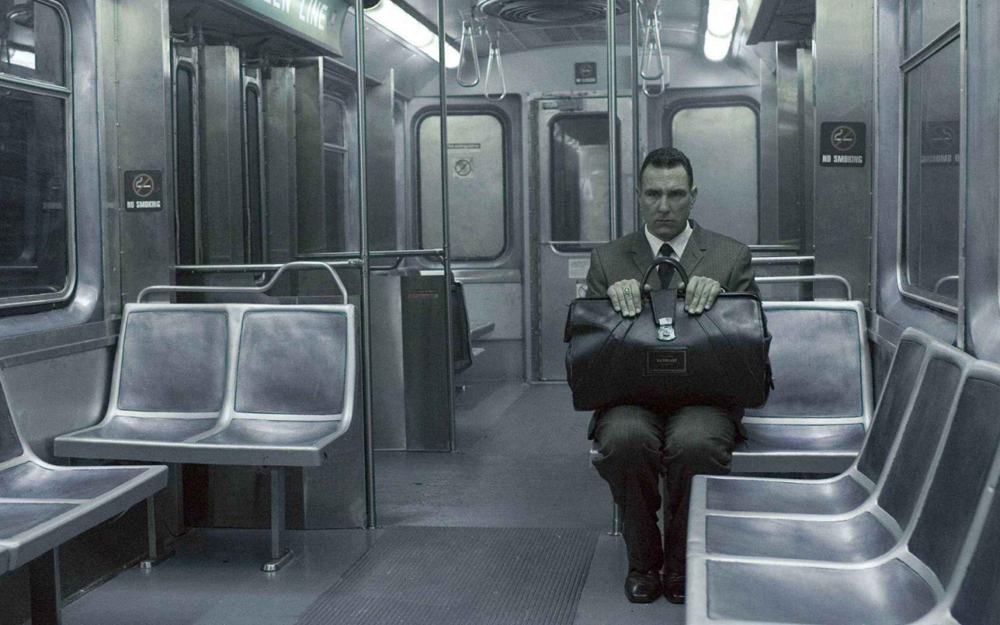 Одинокий пассажир метро