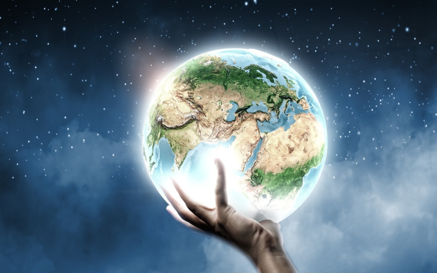 Сияющая земля в руке