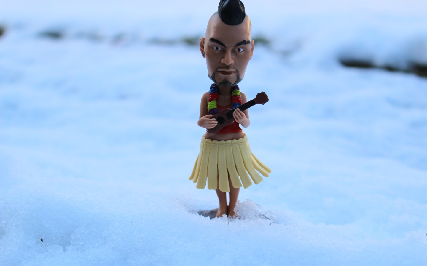 Статуэтка в виде мужчины с гитарой