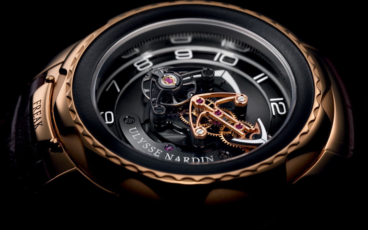 Механизм в корпусе дорогих часов