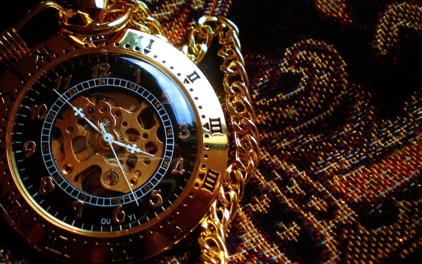 Часы на цепочке в стиле стимпанк