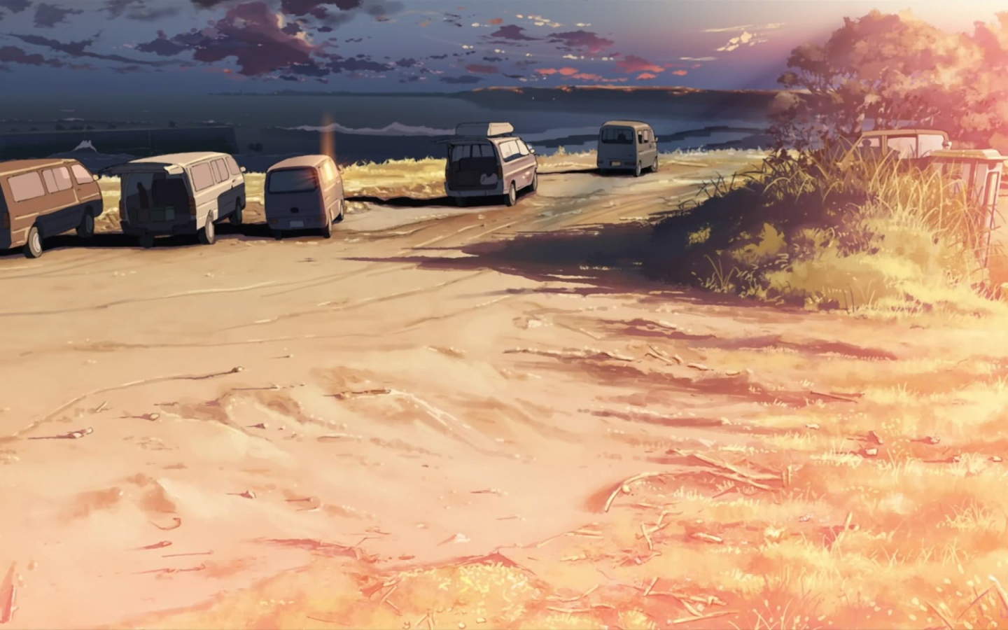 Автомобили отдыхающих на пляже