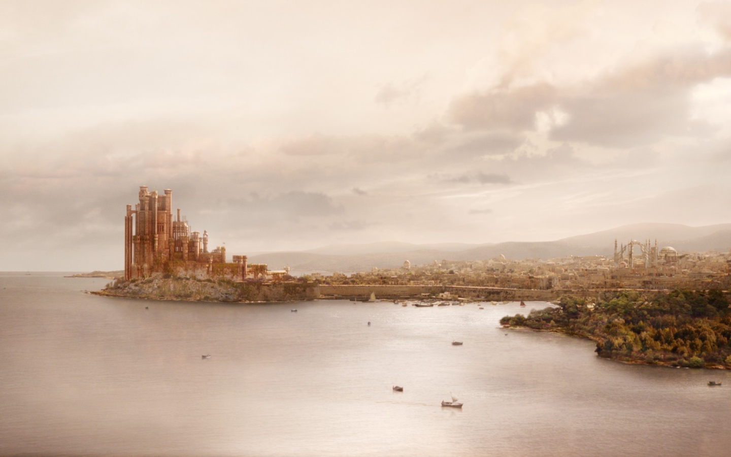 Древний город на берегу моря