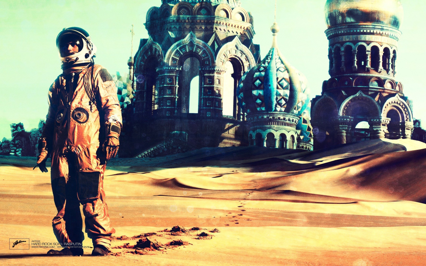 Космонавт у заброшенного храма в пустыне