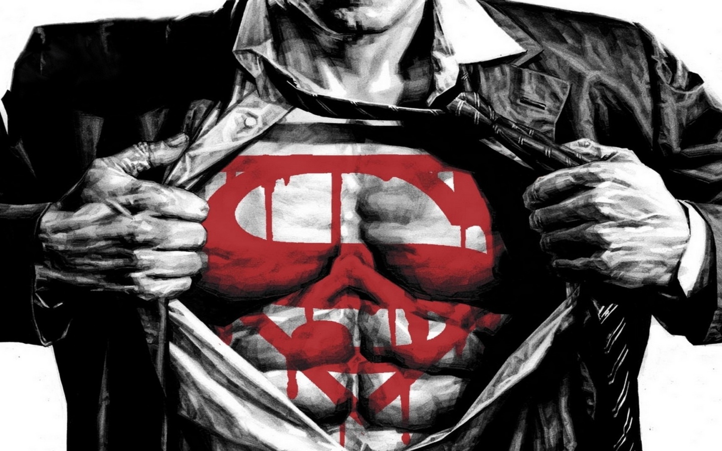 Супермен разрывает костюм на груди