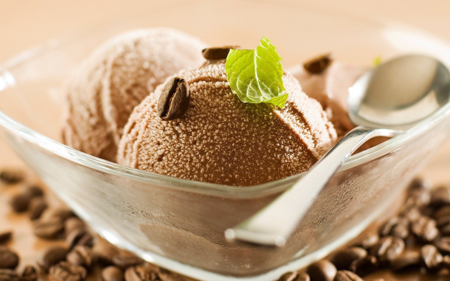 Кофейное мороженое в мисочке