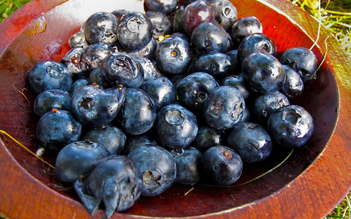 Черника на тарелке