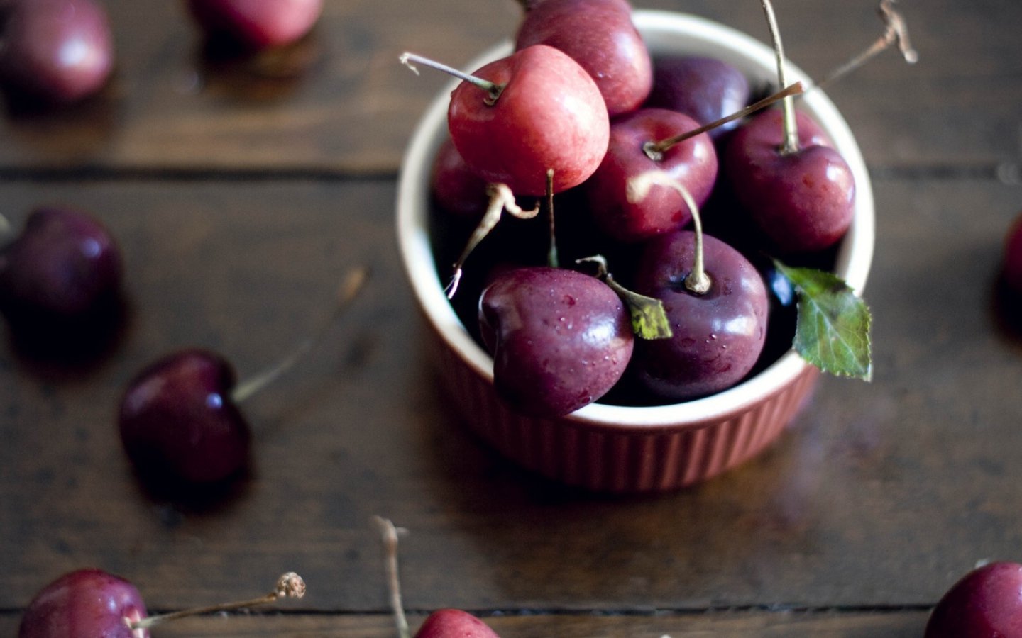 Макро фото спелых вишен