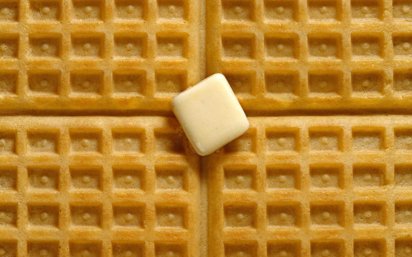 Кусочек масла на выпечке