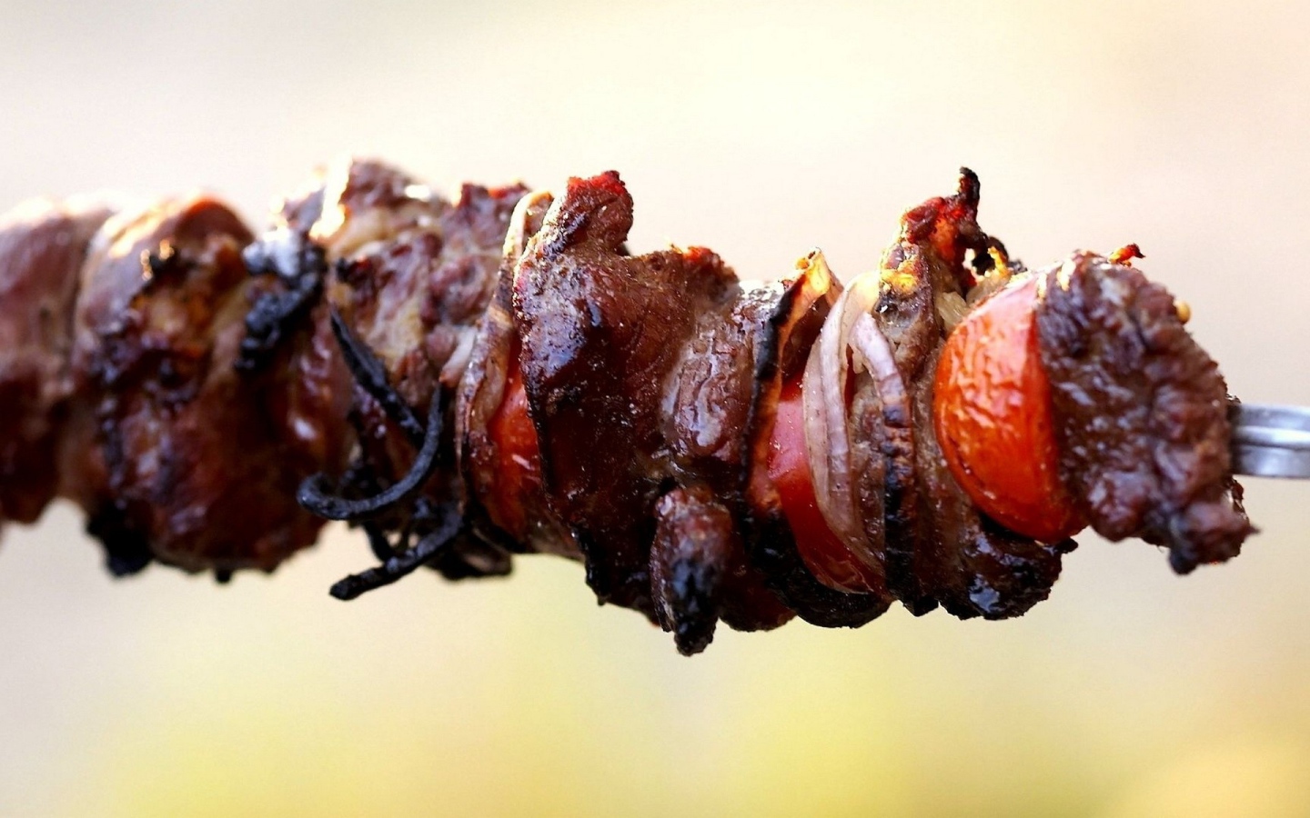 Шашлык на светлом фоне