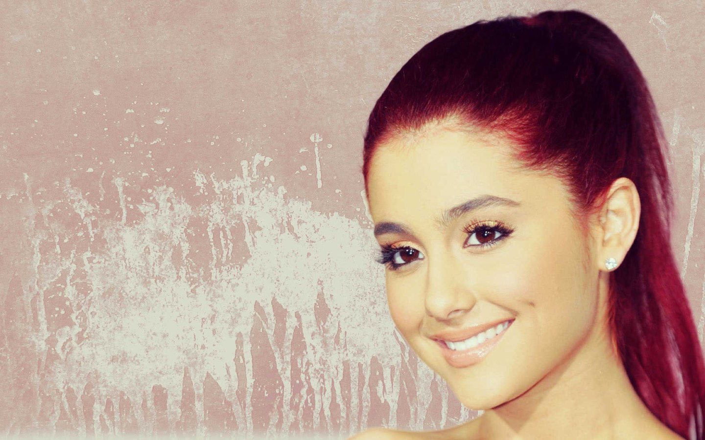 Красивая девушка Ариана Гранде