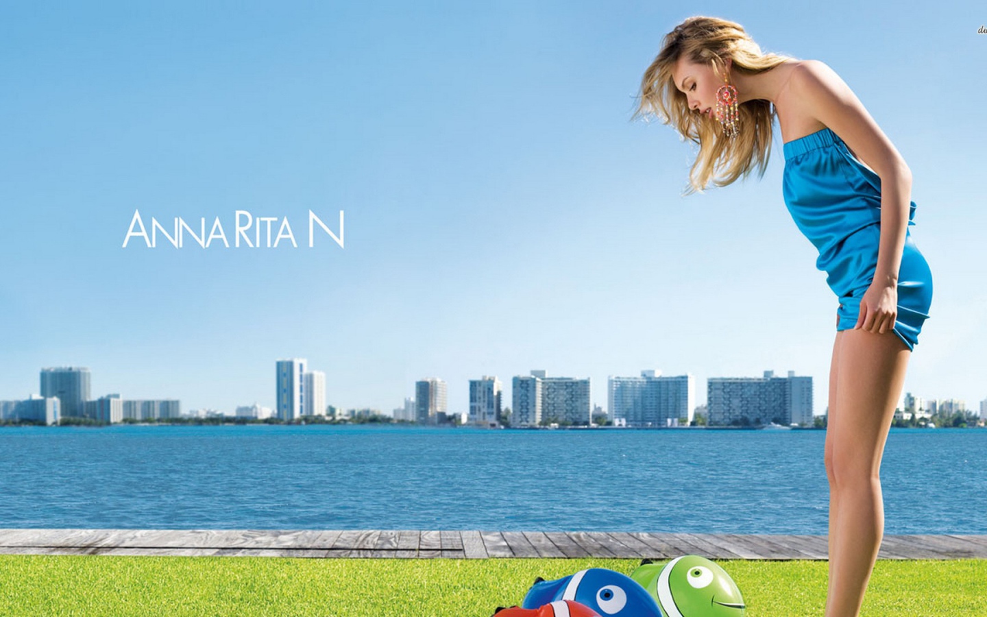 Модель блондинка Анна Рита