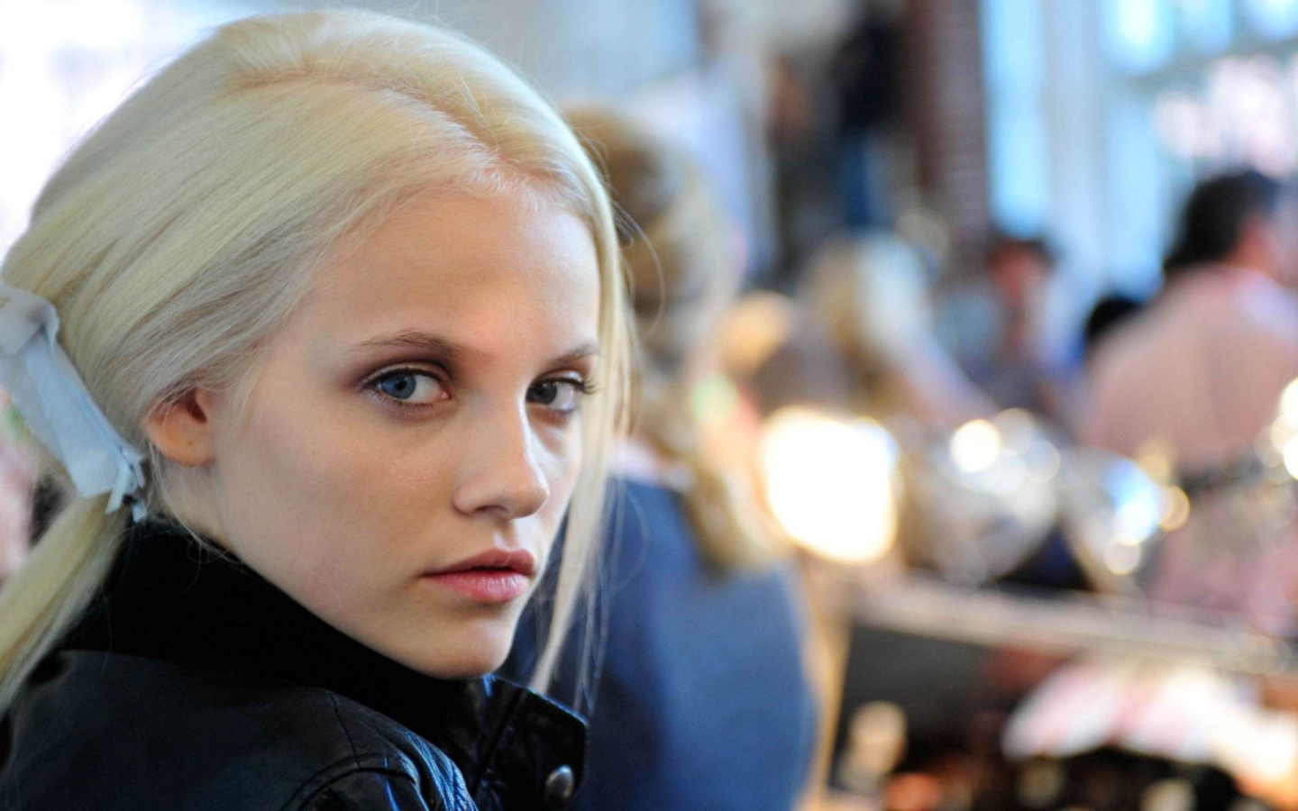 Блондинка модель Гинта Лупина