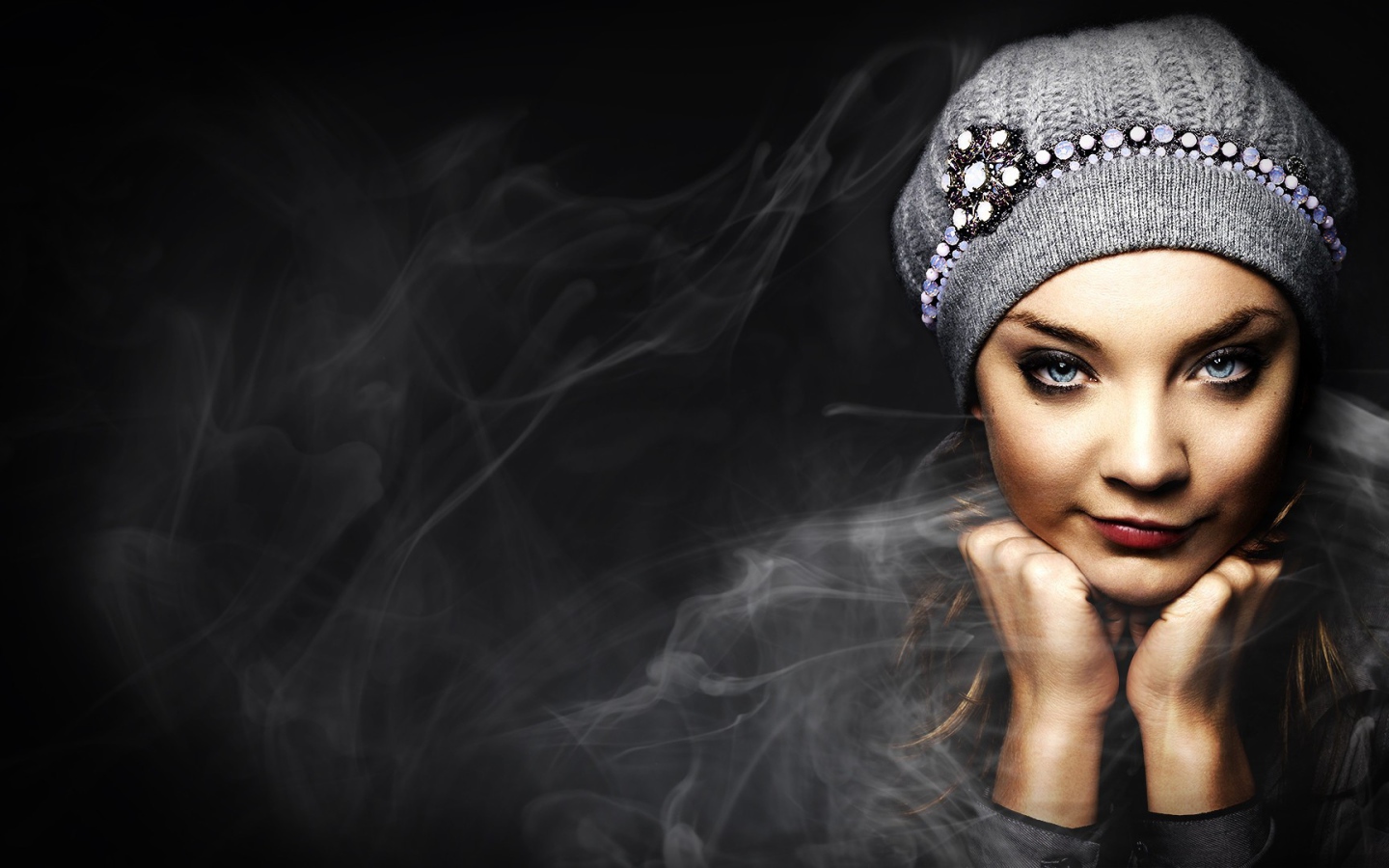 Натали Дормер в шапке