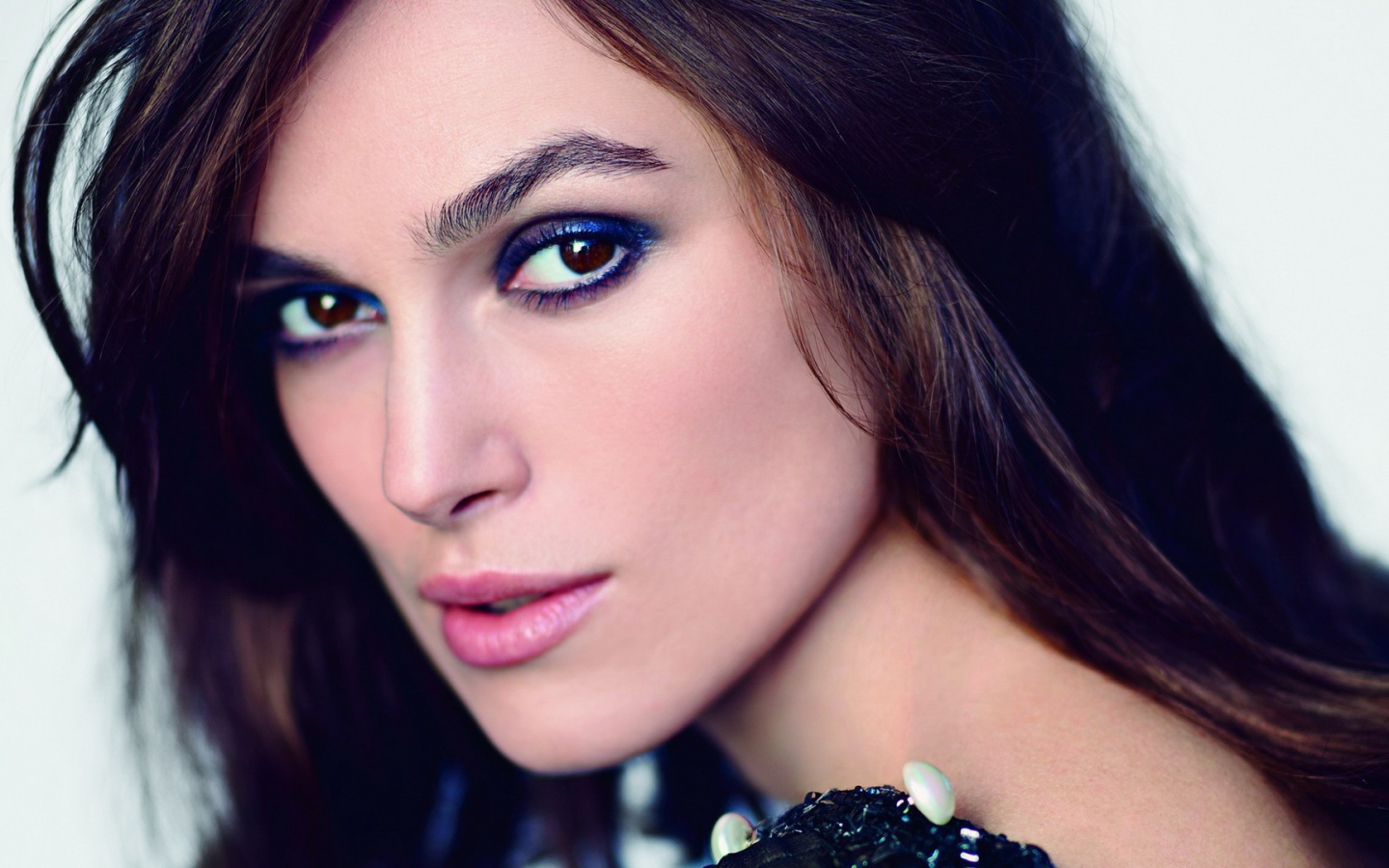 Девушка с коричневыми глазами Кира Найтли