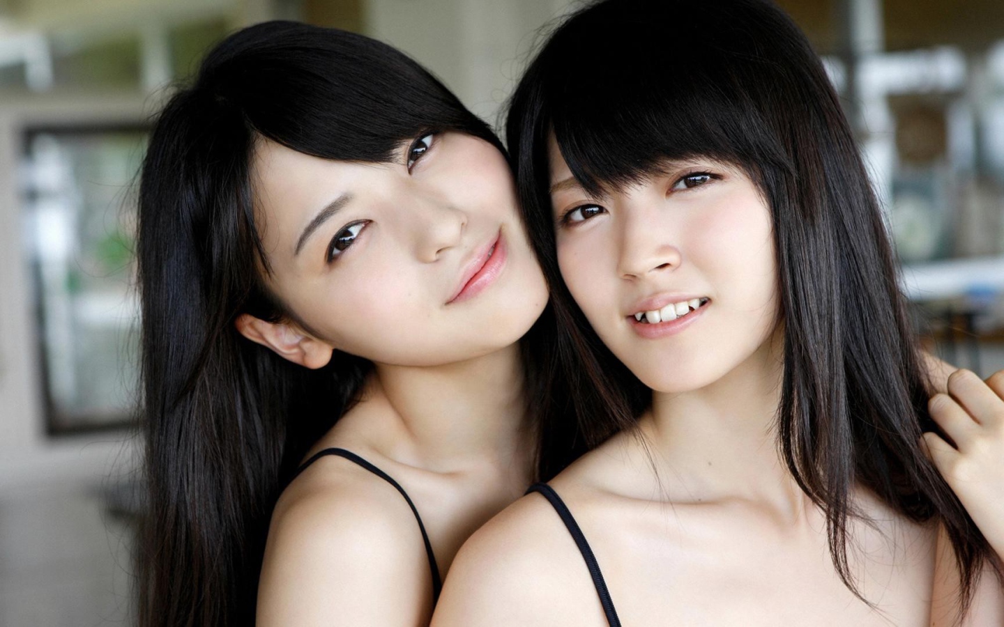 Две девушки сестры из Японии