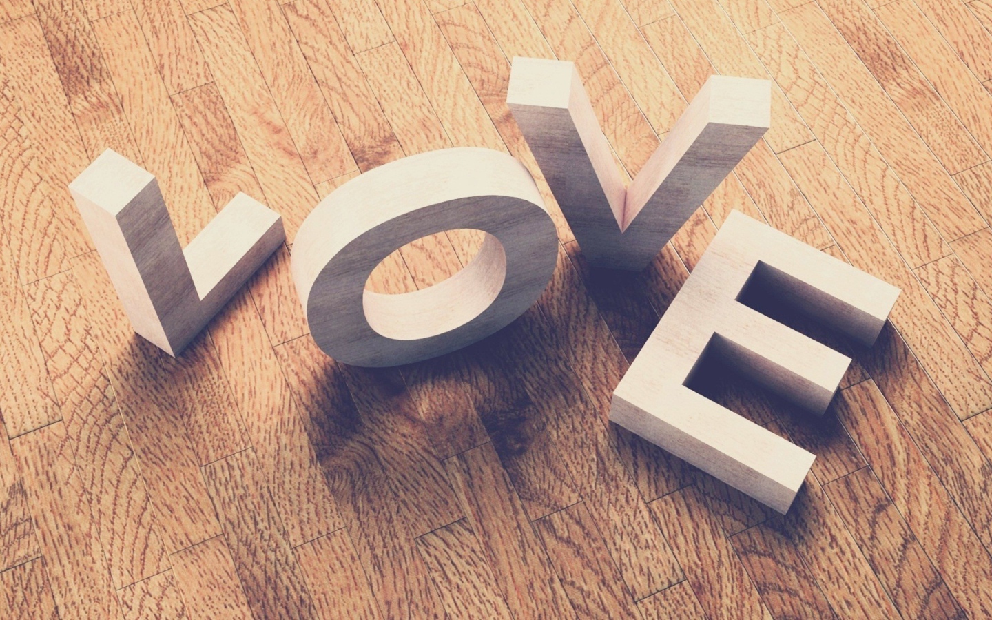 Буквы Любовь на паркете