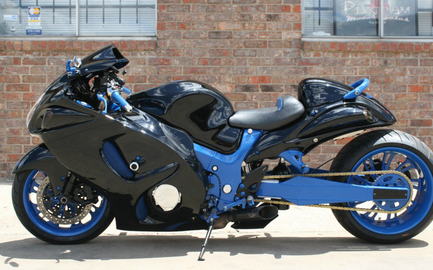 Синий спортивный Suzuki Hayabusa