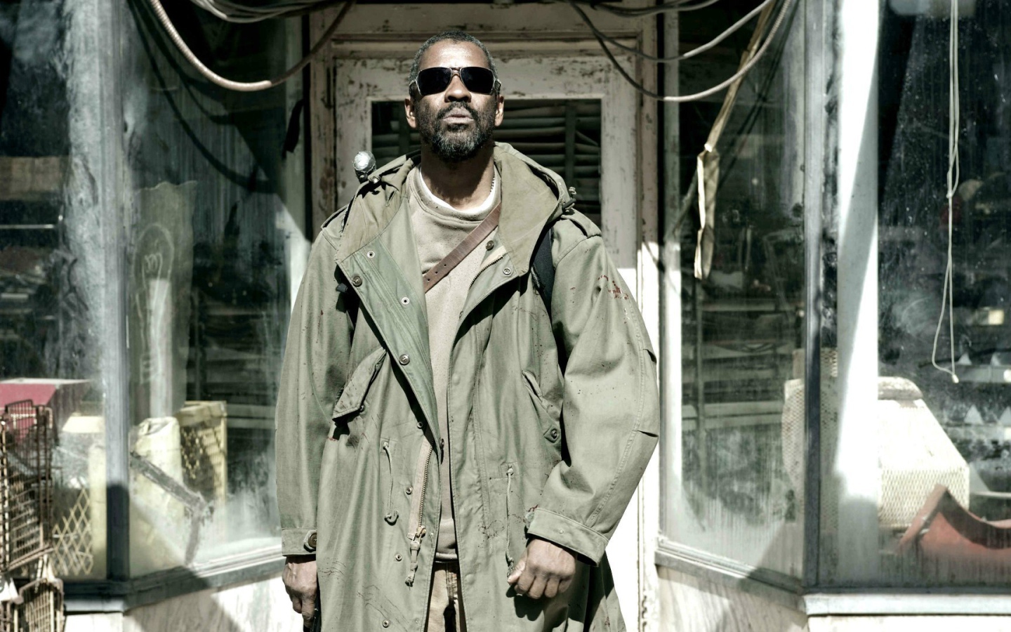 Главный герой фильма Книга Илая