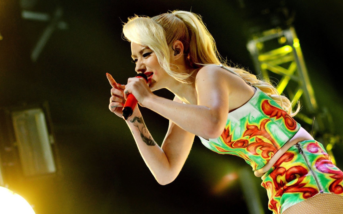 Игги Азалия на сцене