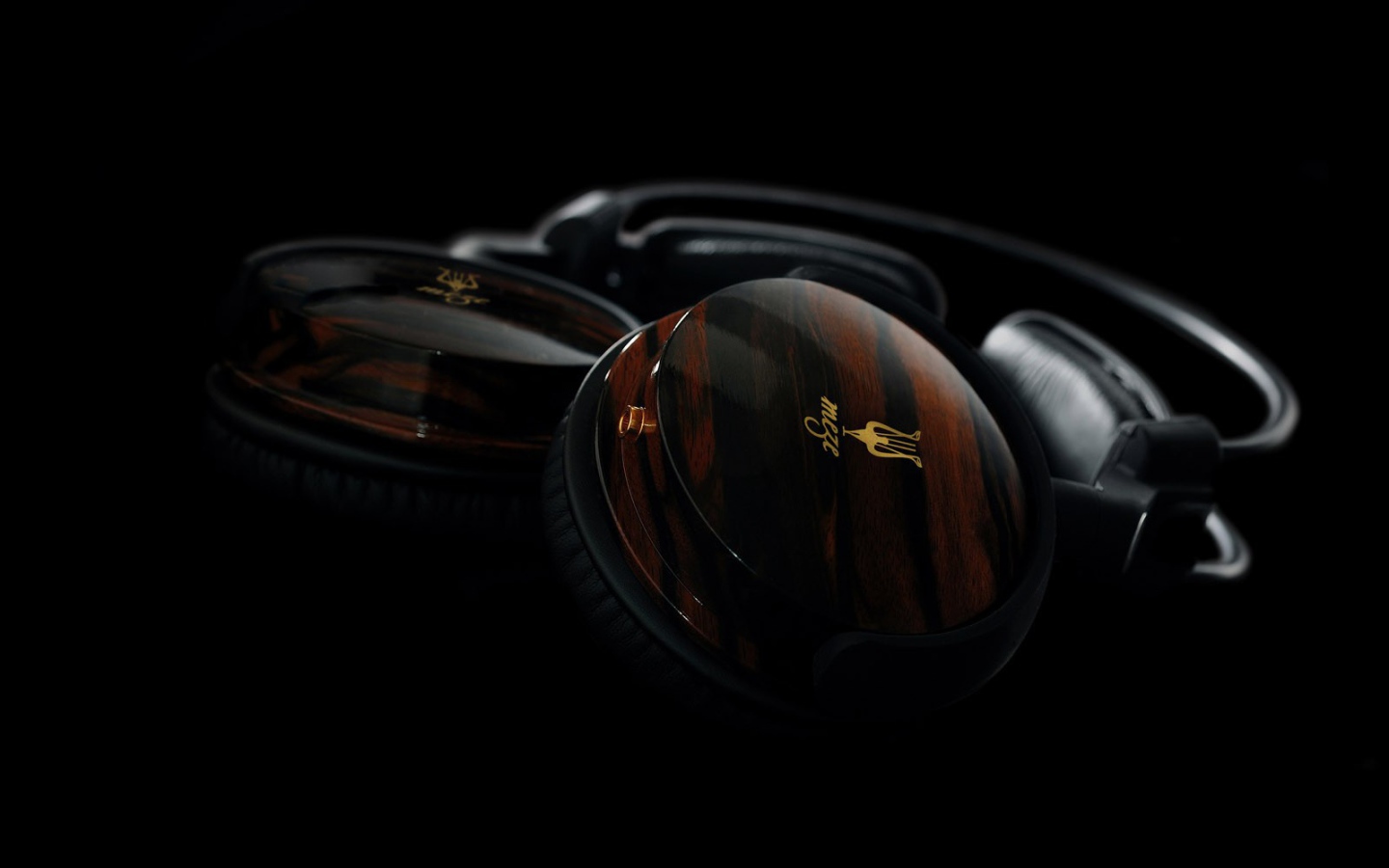 Деревянные королевские наушники