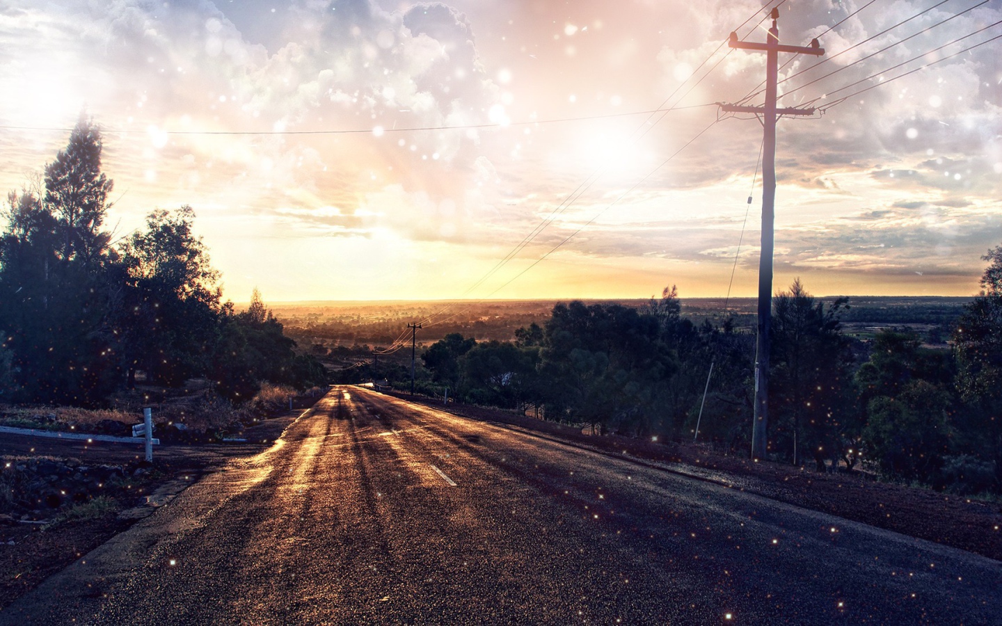 Пустынная асфальтовая дорога