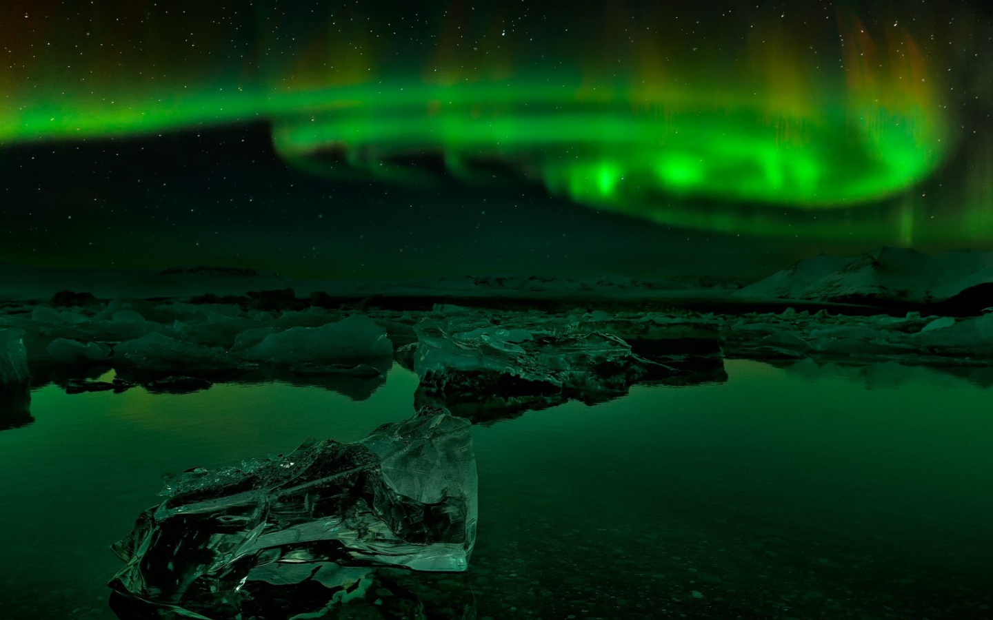 Зеленое северное сияние
