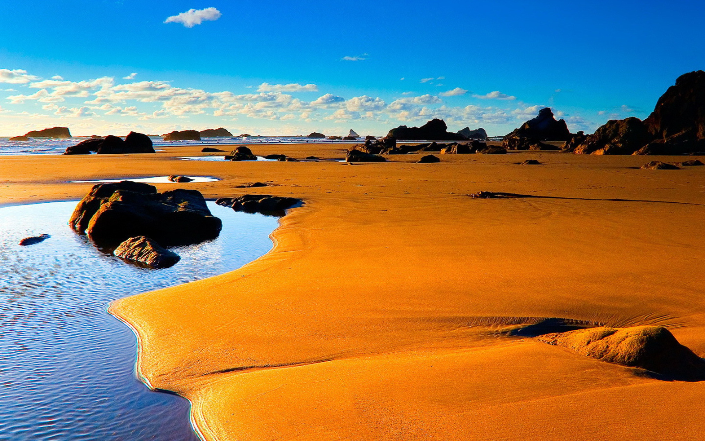 Оранжевый песок