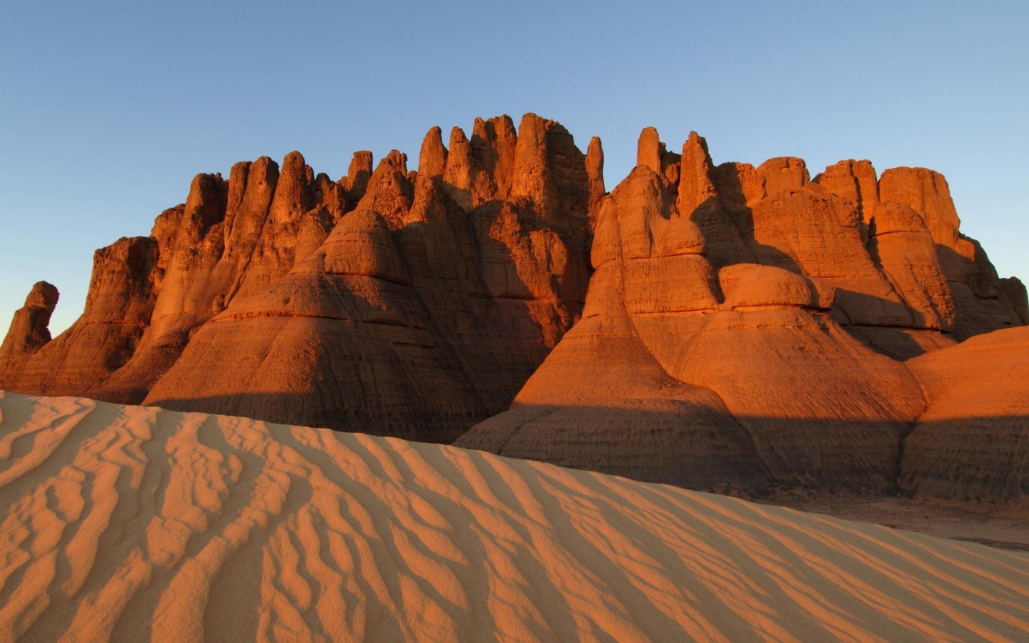 Скальные образования в пустыне