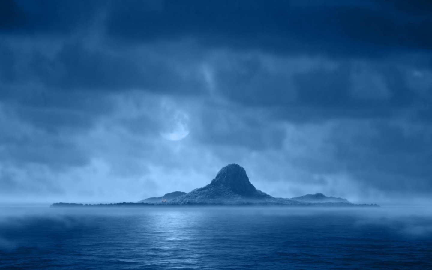 Остров среди тумана на море