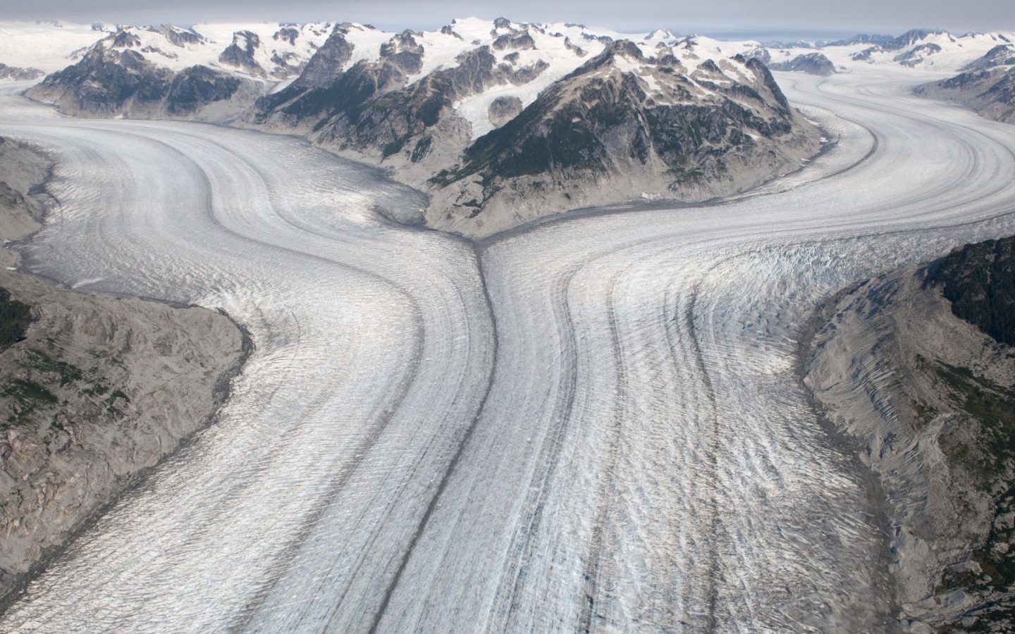 Два ледника сливаются в один