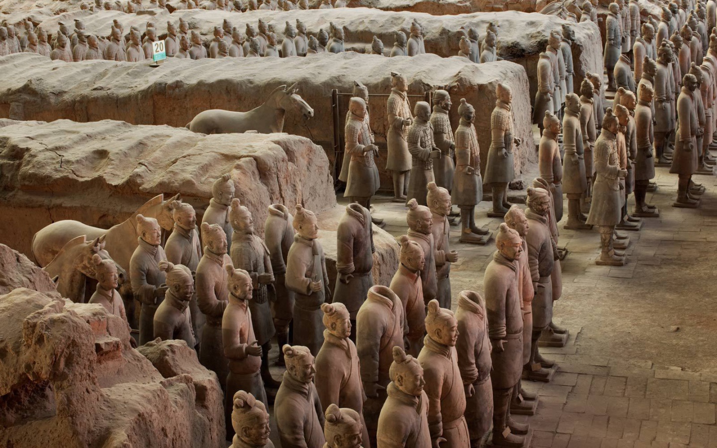 Глиняные фигуры воинов