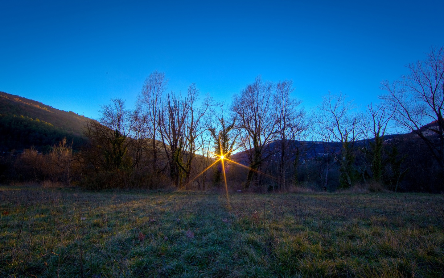 Последний луч солнца на закате