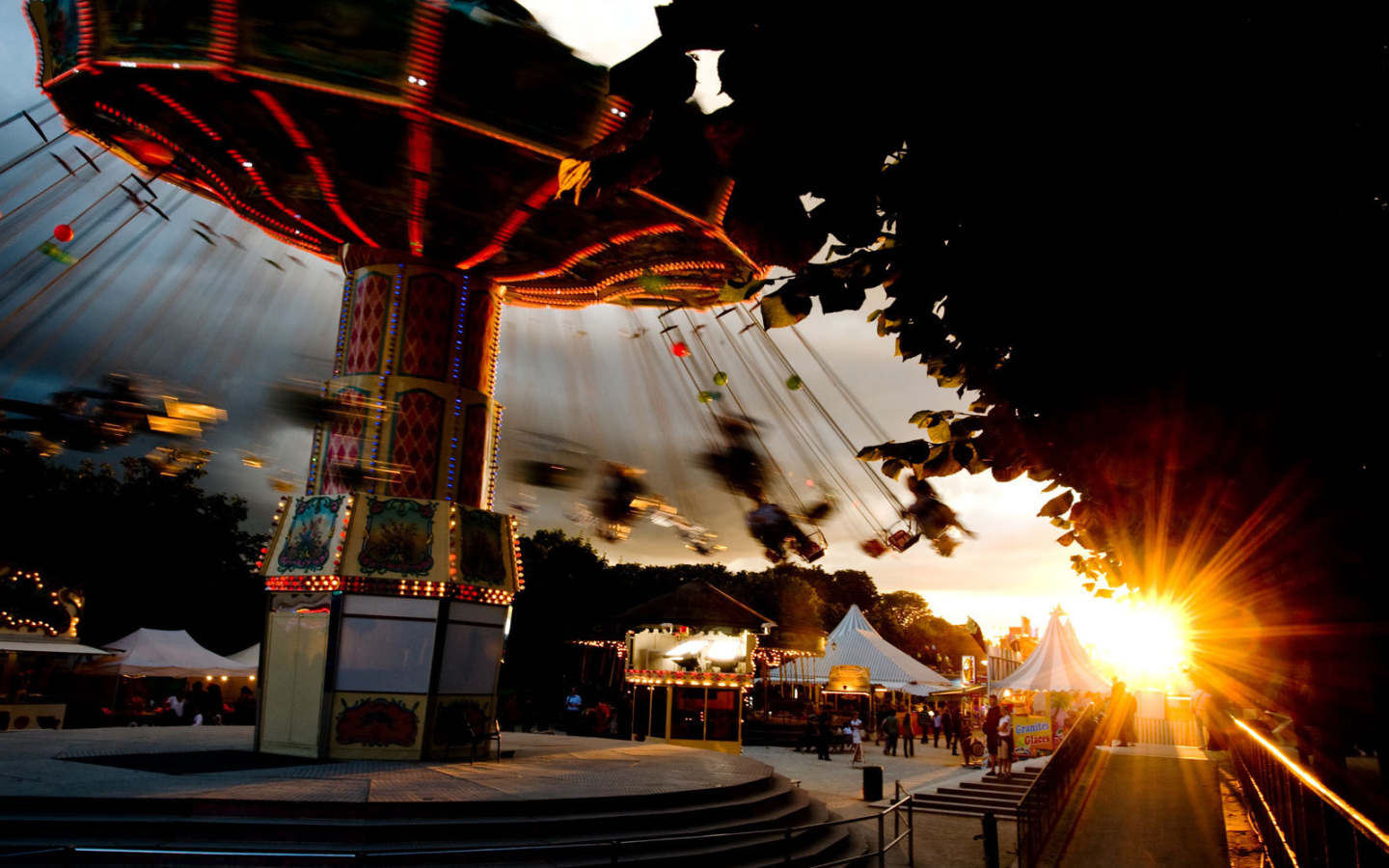 Карусели на закате