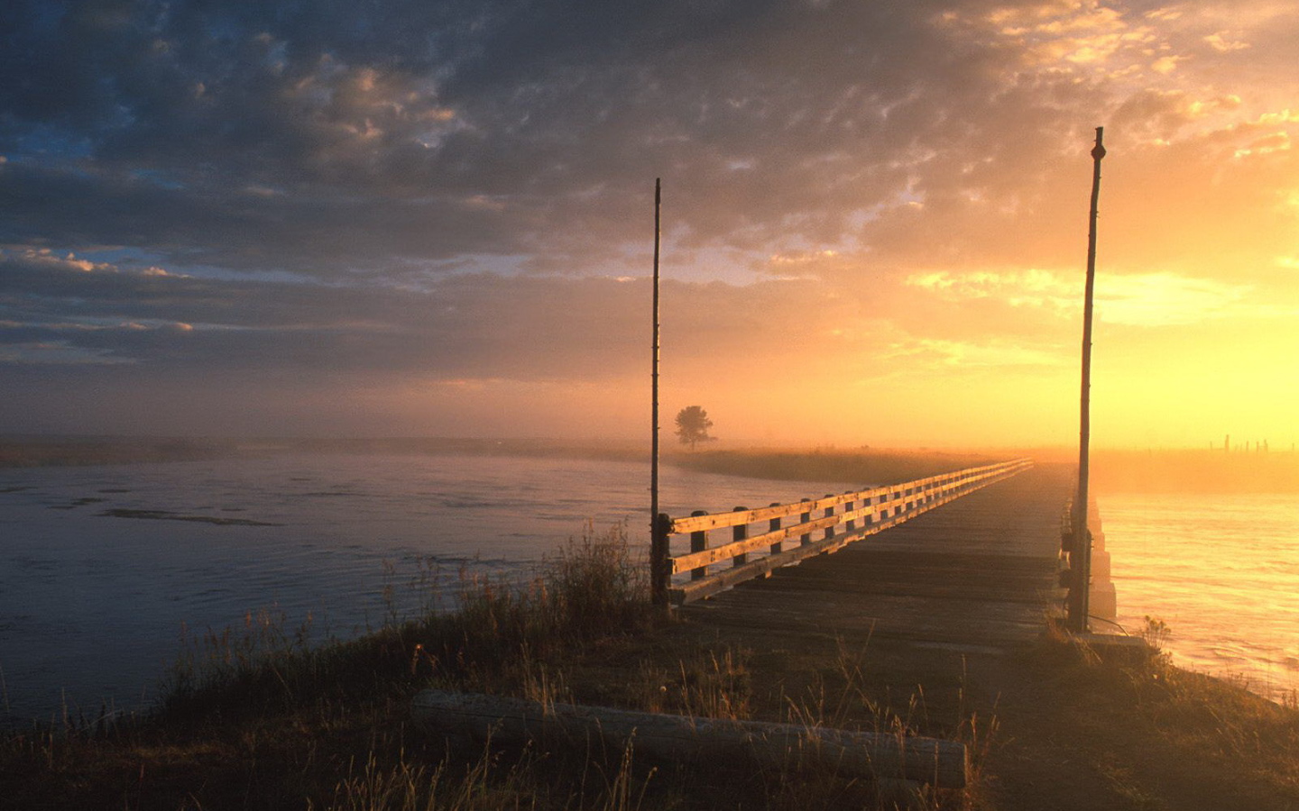 Деревянный Мост на закате