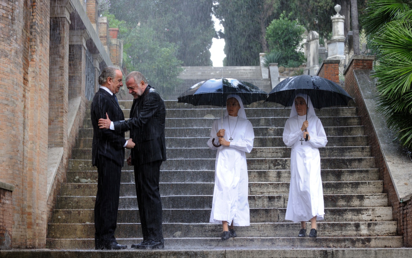 Монахи под дождем