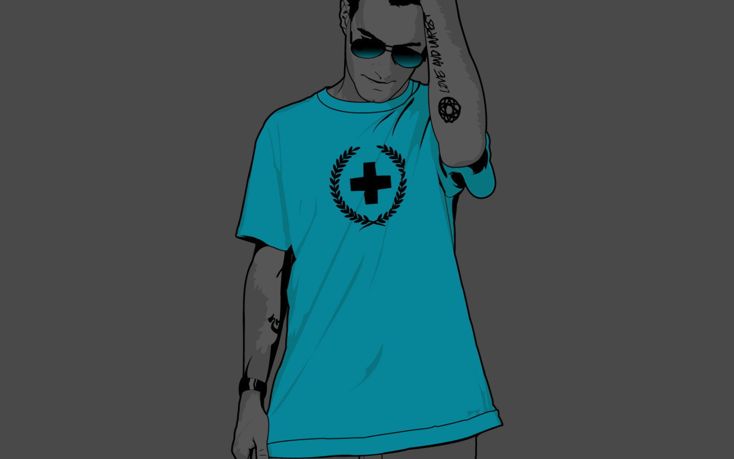 Человек с крестом на футболке